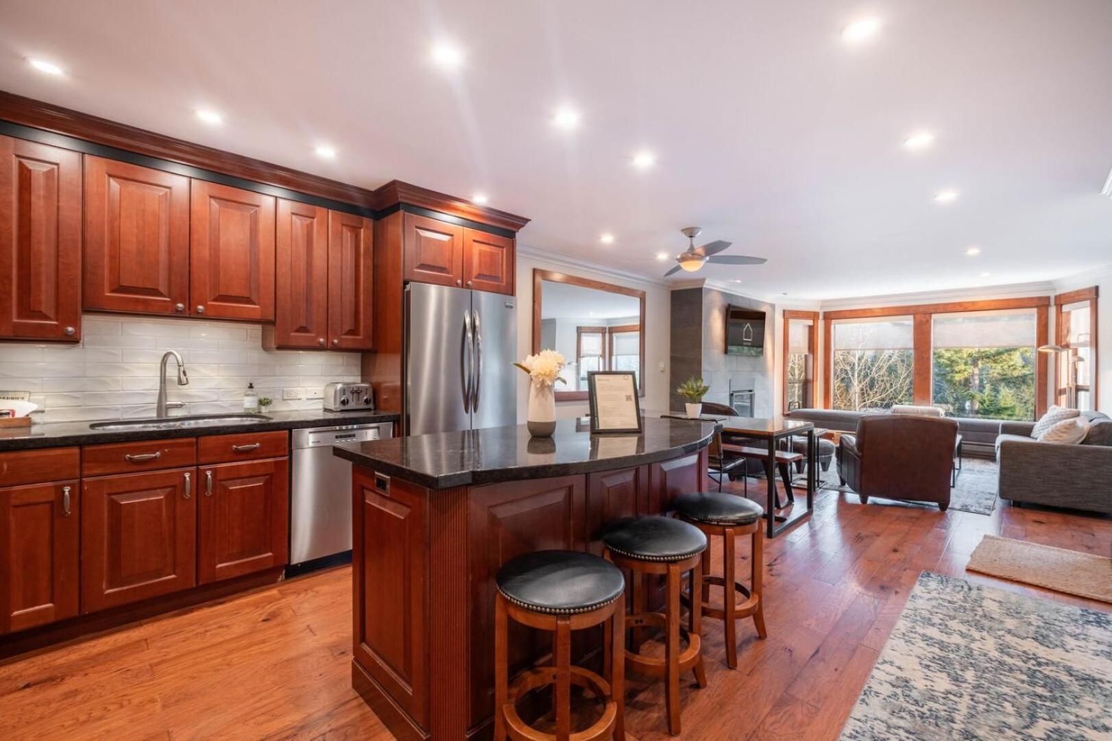 Greyhawk By Outpost Whistler Exterior foto